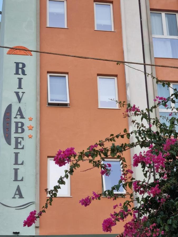 Hotel Rivabella Davoli Bagian luar foto