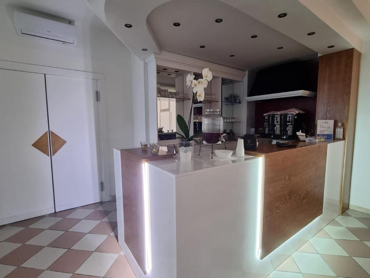 Hotel Rivabella Davoli Bagian luar foto