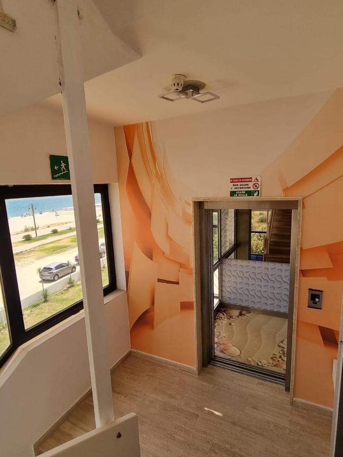 Hotel Rivabella Davoli Bagian luar foto
