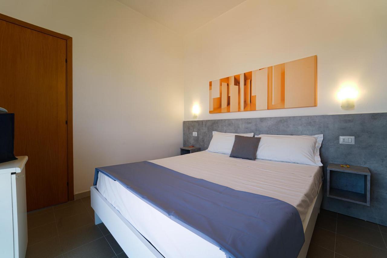 Hotel Rivabella Davoli Bagian luar foto