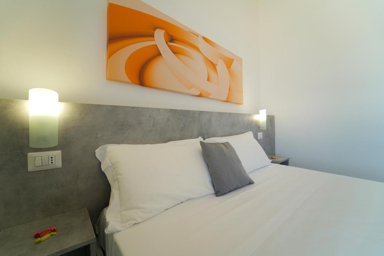 Hotel Rivabella Davoli Bagian luar foto