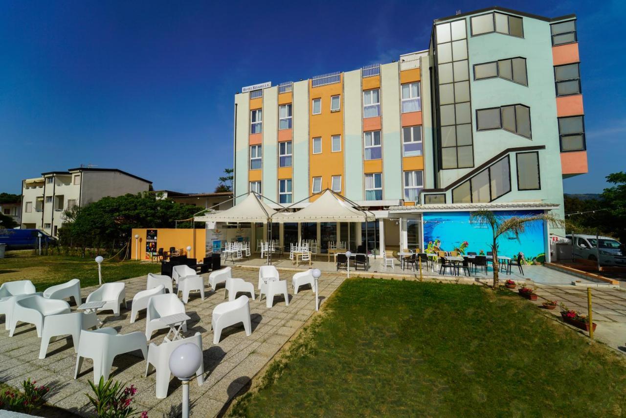 Hotel Rivabella Davoli Bagian luar foto