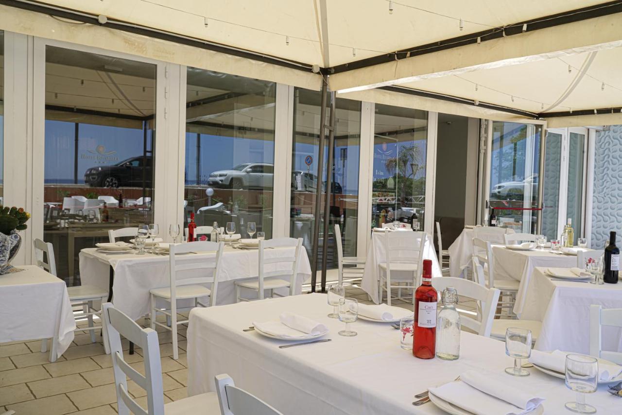 Hotel Rivabella Davoli Bagian luar foto