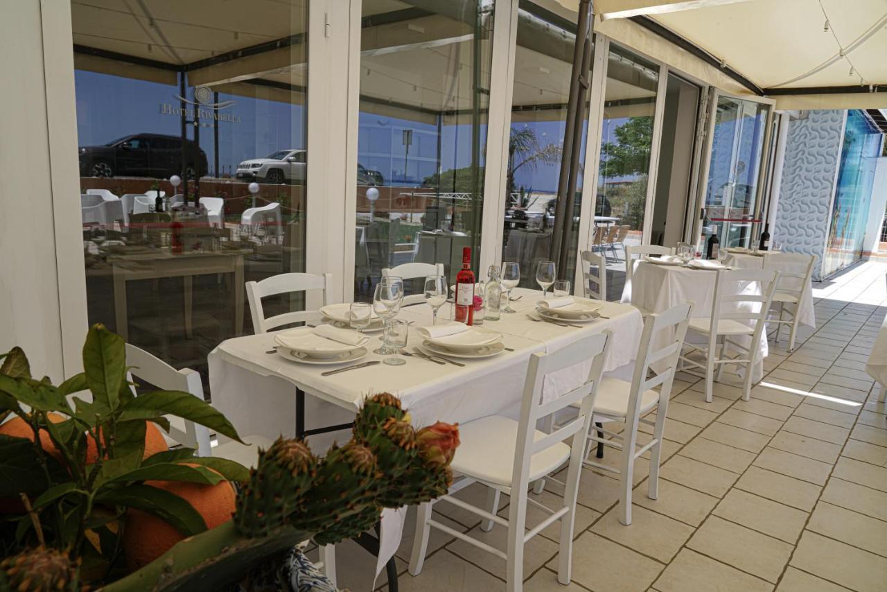 Hotel Rivabella Davoli Bagian luar foto