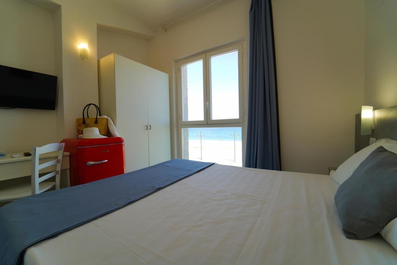 Hotel Rivabella Davoli Bagian luar foto