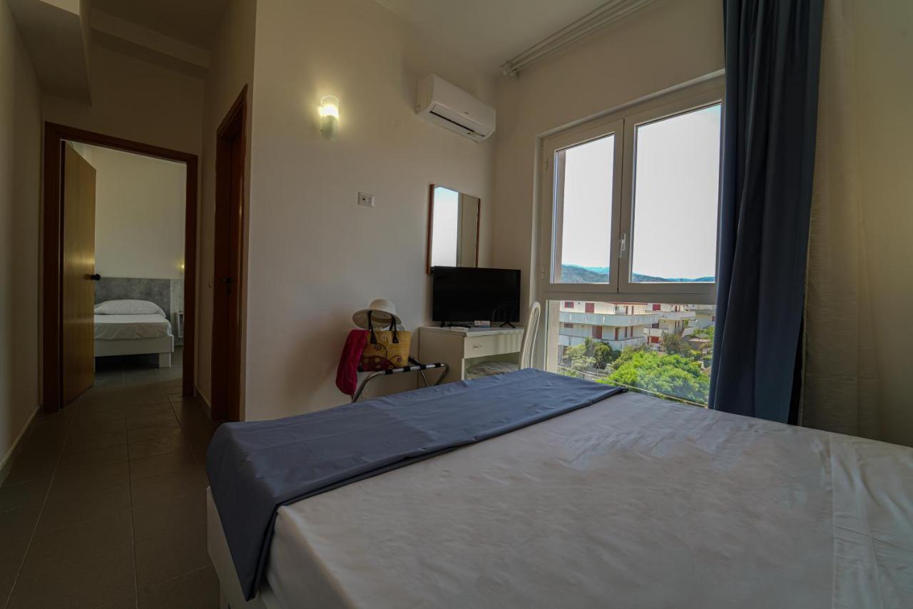 Hotel Rivabella Davoli Bagian luar foto