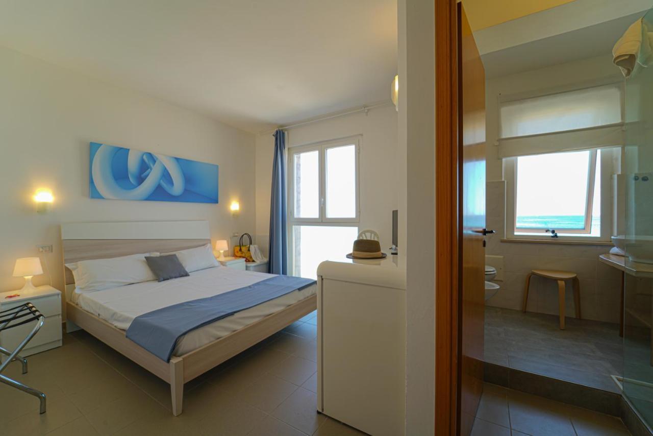 Hotel Rivabella Davoli Bagian luar foto