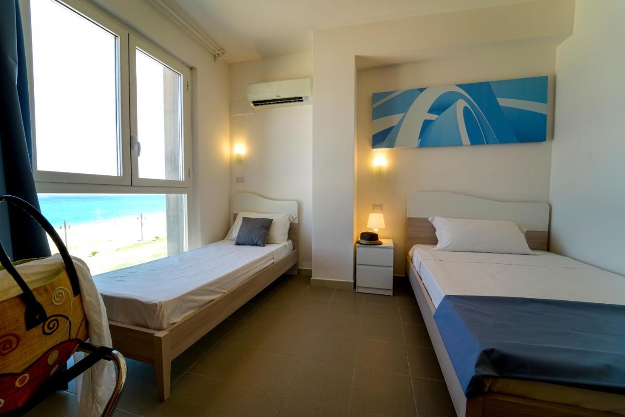 Hotel Rivabella Davoli Bagian luar foto