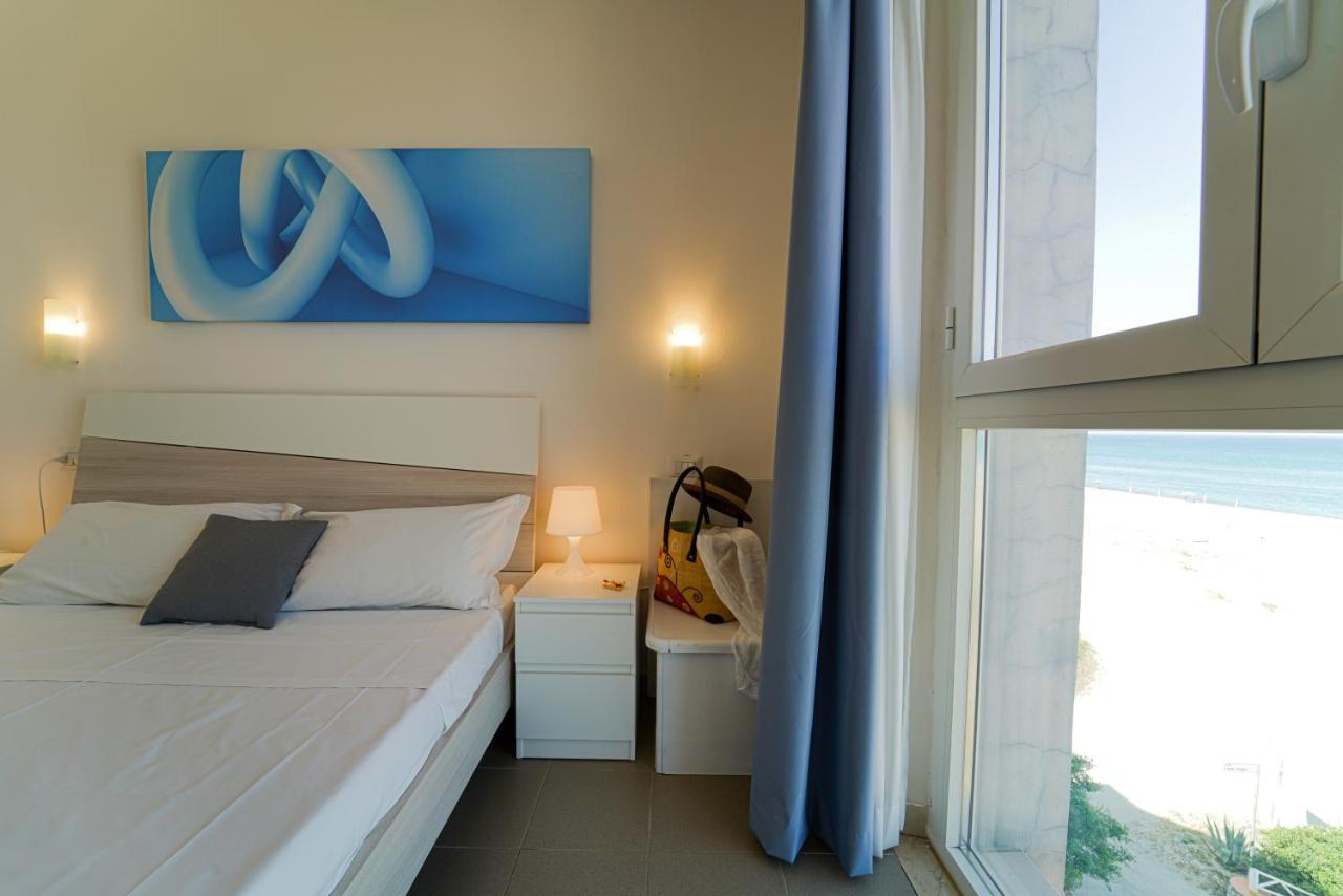 Hotel Rivabella Davoli Bagian luar foto